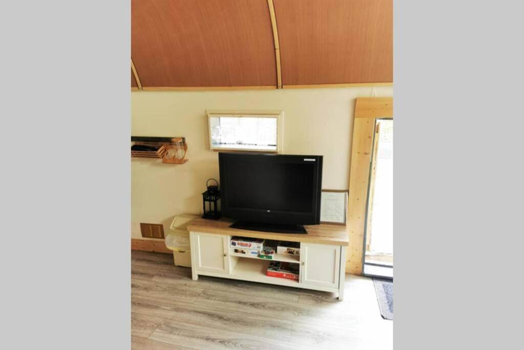 Lazy Lodge Glamping Pod With Hot Tub Port Laoise Exterior photo